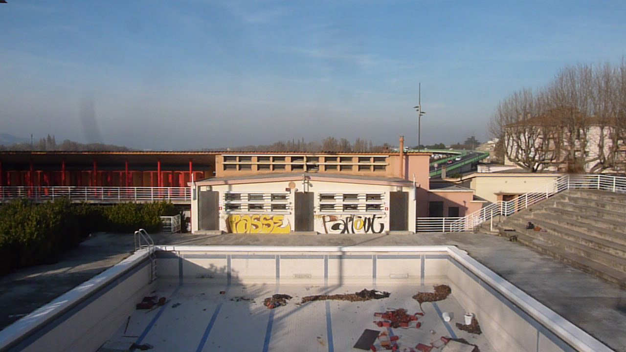 photographie du bassin vide vue du plongeoir, Piscine Jean Bouin